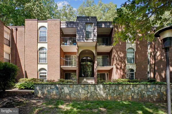 $2,200 | 3354 Woodburn Road, Unit 21, Annandale, VA 22003