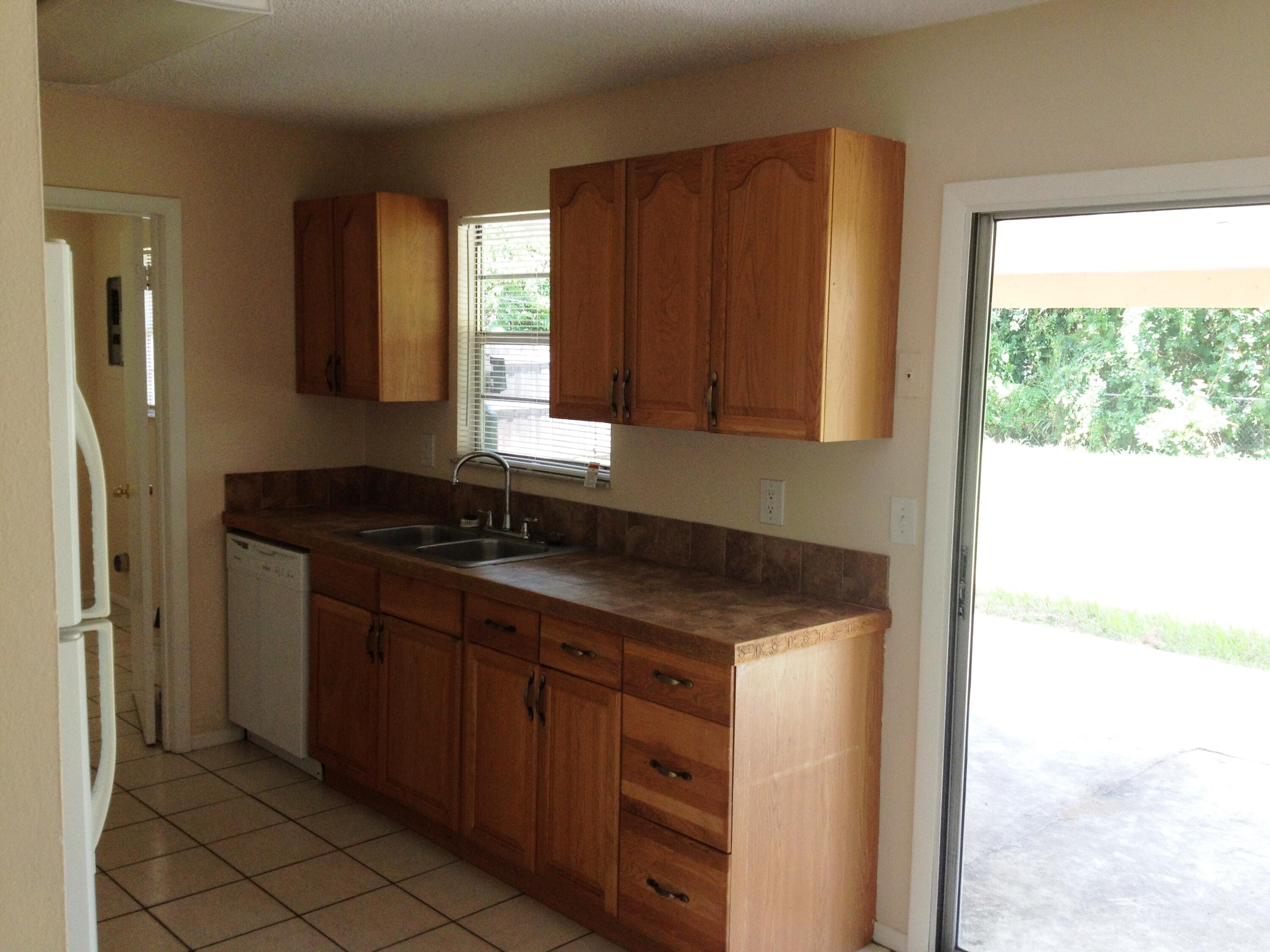 6604 Pensacola Road Fort Pierce, FL 34951 - Photo 5 of 11 Pensacola.kitchen1