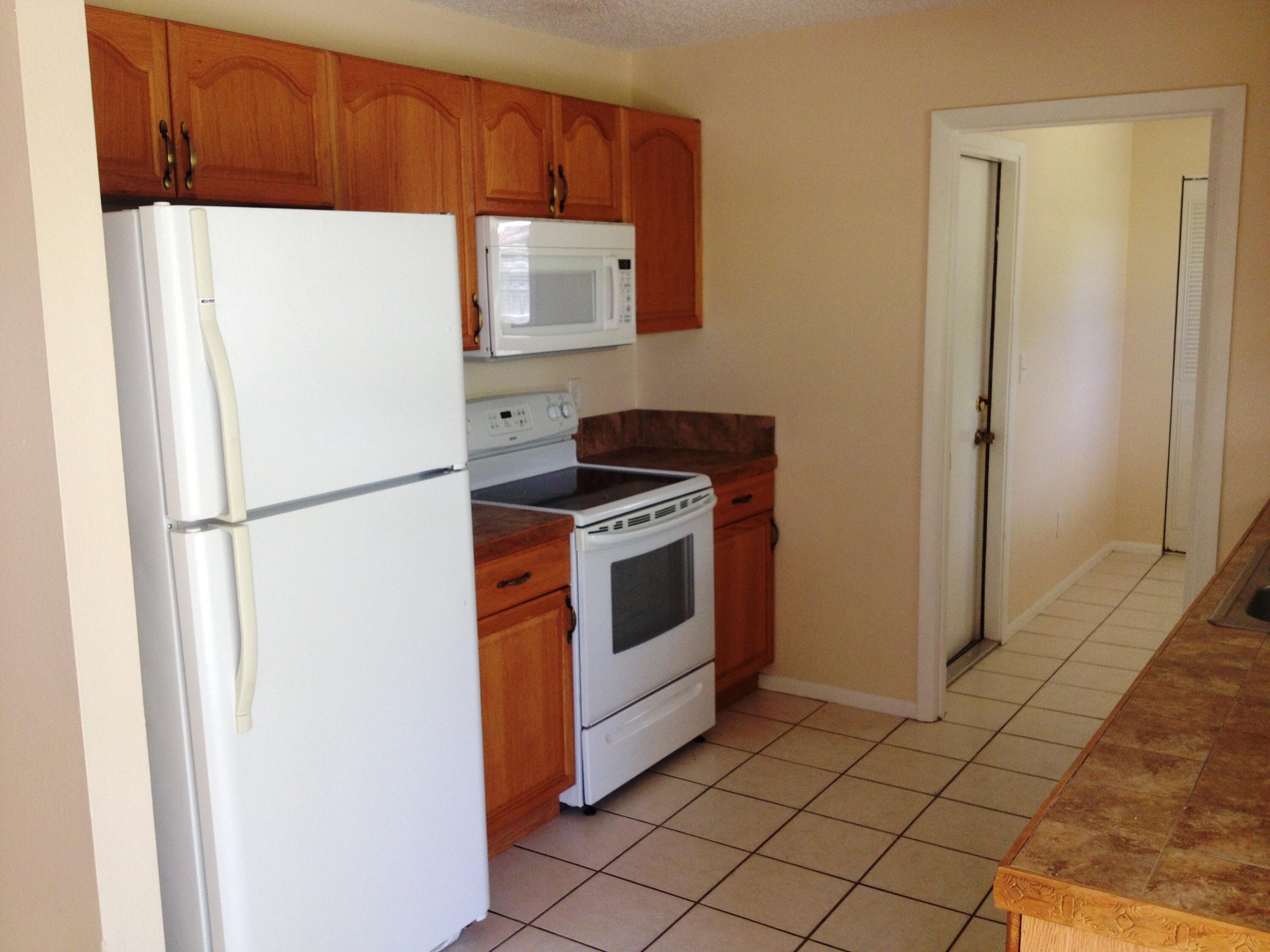 6604 Pensacola Road Fort Pierce, FL 34951 - Photo 6 of 11 Pensacola.kitchen2