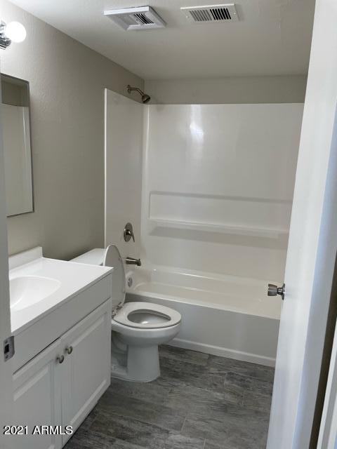 2340 West Hayward Avenue, Unit 2 Phoenix, AZ 85021 - Photo 5 of 10 bathroom