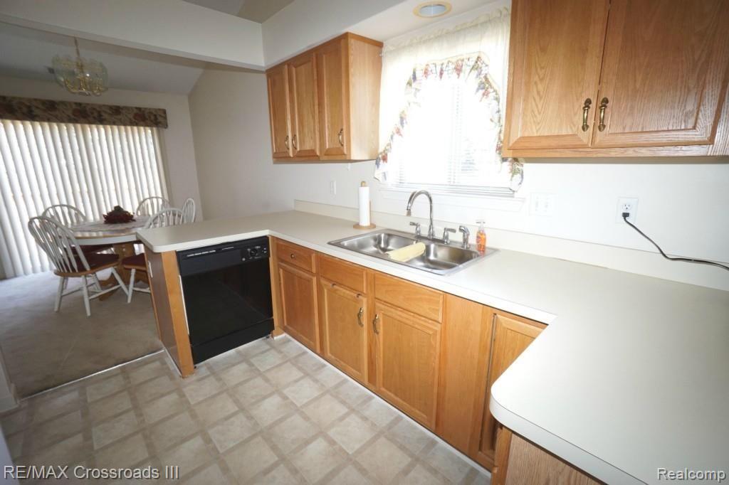 45888 Reedgrass Lane Belleville, MI 48111 - Photo 5 of 11 KITCHEN X.jpg