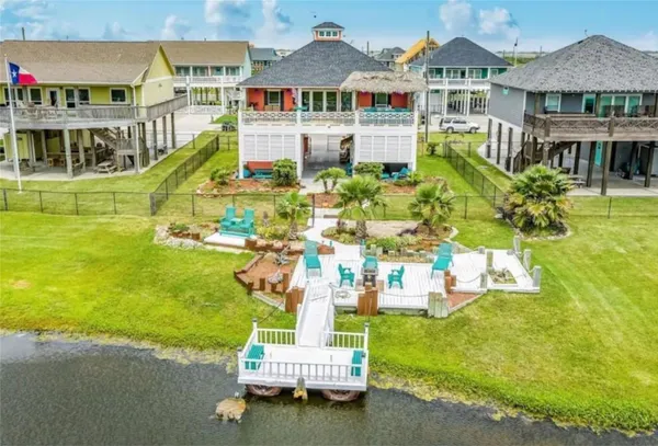 $500,000 | 2296 East Crab Street, Crystal Beach, TX 77650