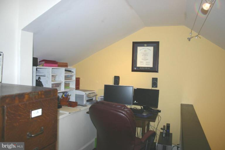 6401 Banbury Road Baltimore, MD 21239 - Photo 18 of 22 Study/Office Space in Loft