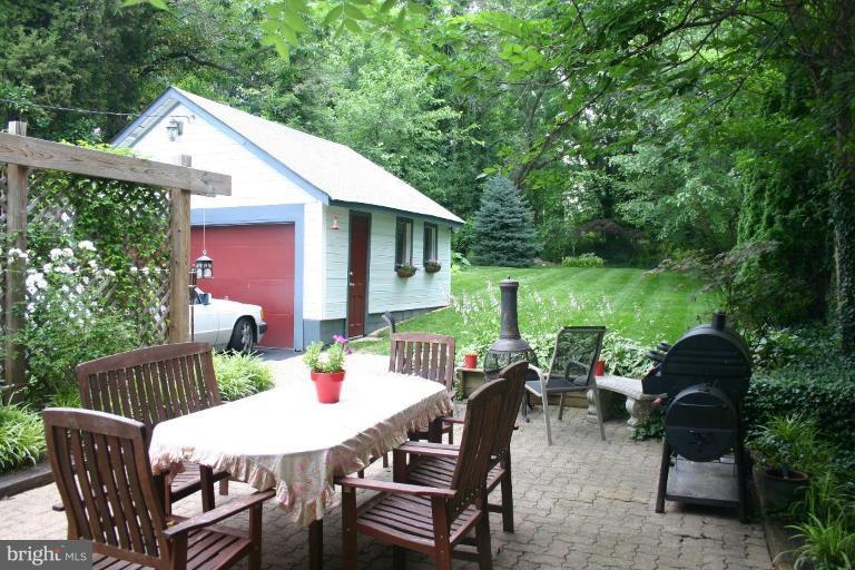 6401 Banbury Road Baltimore, MD 21239 - Photo 20 of 22 Rear Patio
