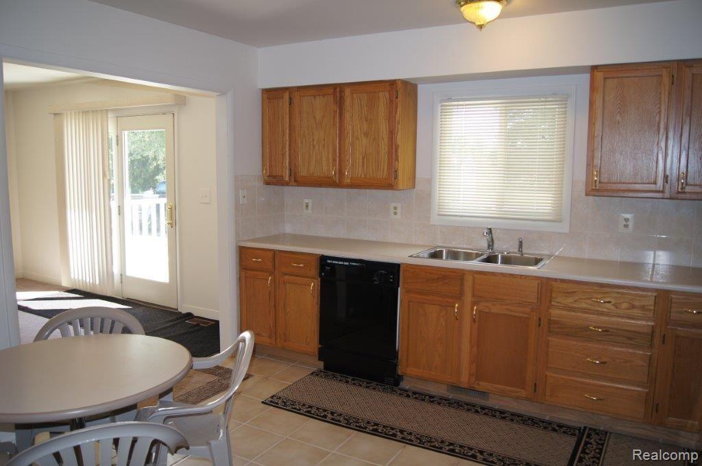 3879 Lippincott Road Lapeer, MI 48446 - Photo 8 of 22 3879 Lippincott 028.jpg