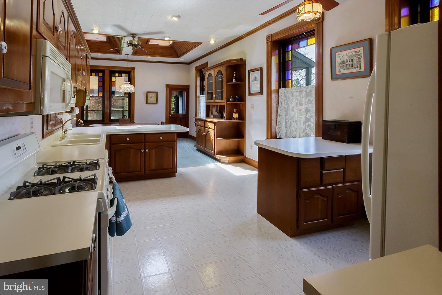 402 High Street Mount Holly, NJ 08060 - Photo 12 of 42 Super spacious kitchen with lots of built-ins