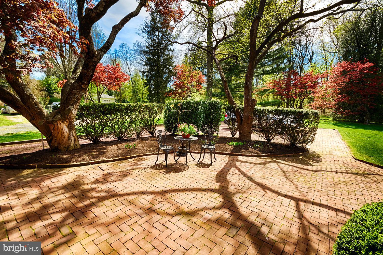 402 High Street Mount Holly, NJ 08060 - Photo 26 of 42 Private patio sitting area