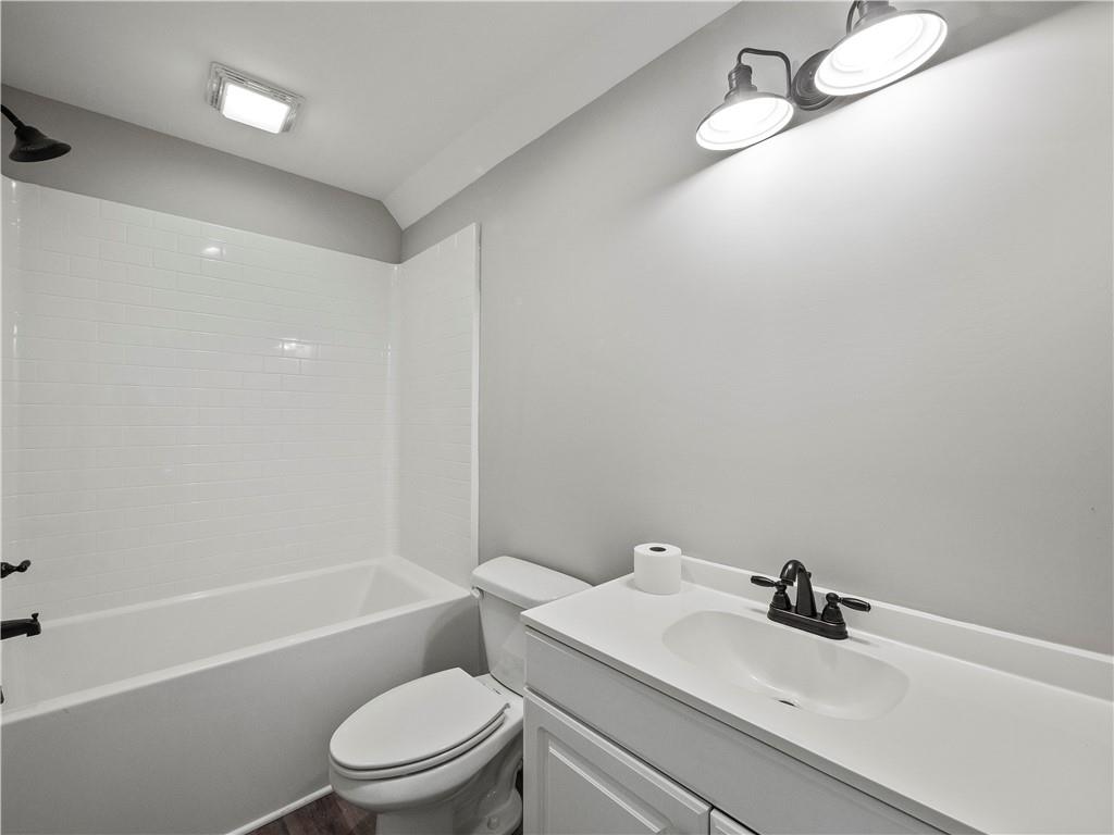 259 Cochran Road Talmo, GA 30575 - Photo 24 of 35 a bathroom with a sink toilet and a tub
