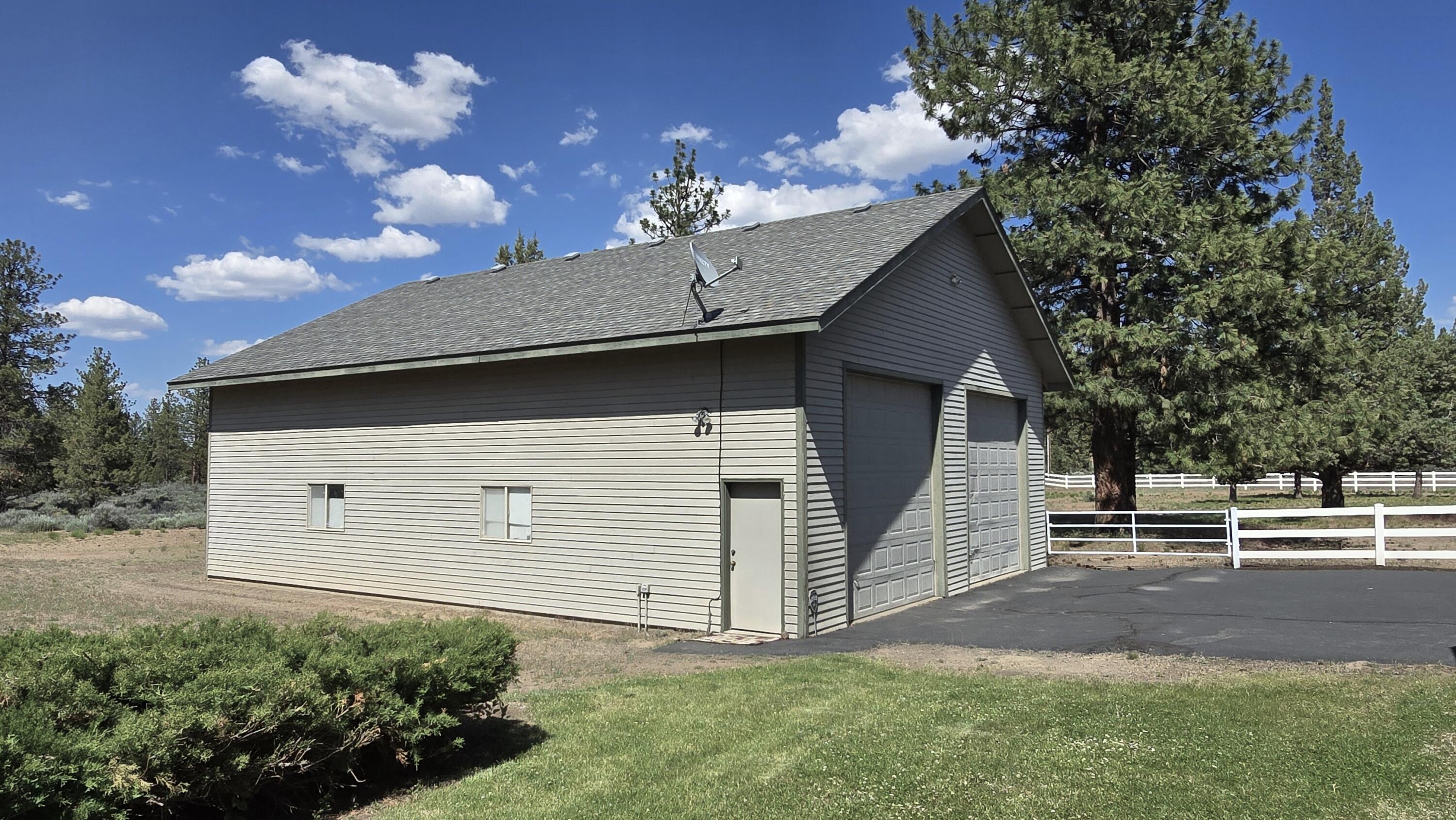 60485 Billadeau Road Bend, OR 97702 - Photo 30 of 47 36 x 41 Shop/Barn with two 12 foot doors