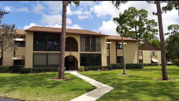 $178,500 | 234 Pine High Occupancy Vehicle Circle, Unit D1, Greenacres, FL 33463