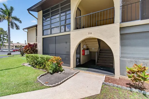 $239,000 | 314 Pine Ridge Circle, Unit A1, Greenacres, FL 33463