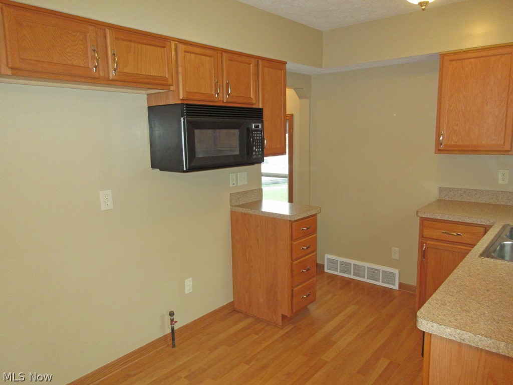 4309 Redding Road Cleveland, OH 44109 - Photo 6 of 21 Gallery Image 6