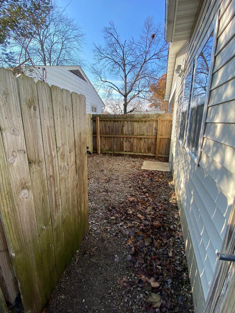 5318 Eisenhower Road Columbus, OH 43229 - Photo 9 of 27 dog yard