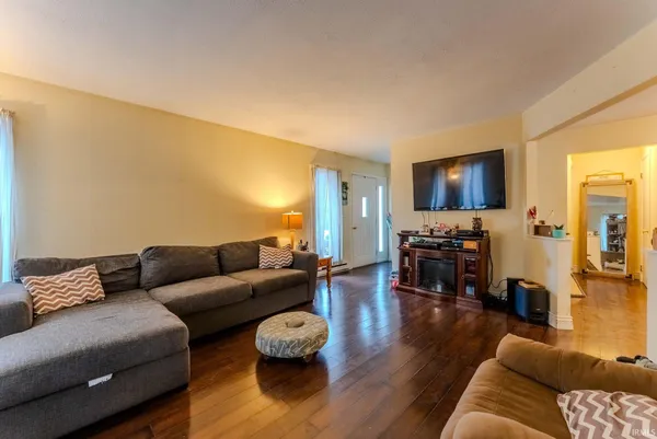 $199,000 | 15 2nd Street, Somerset, IN 46984