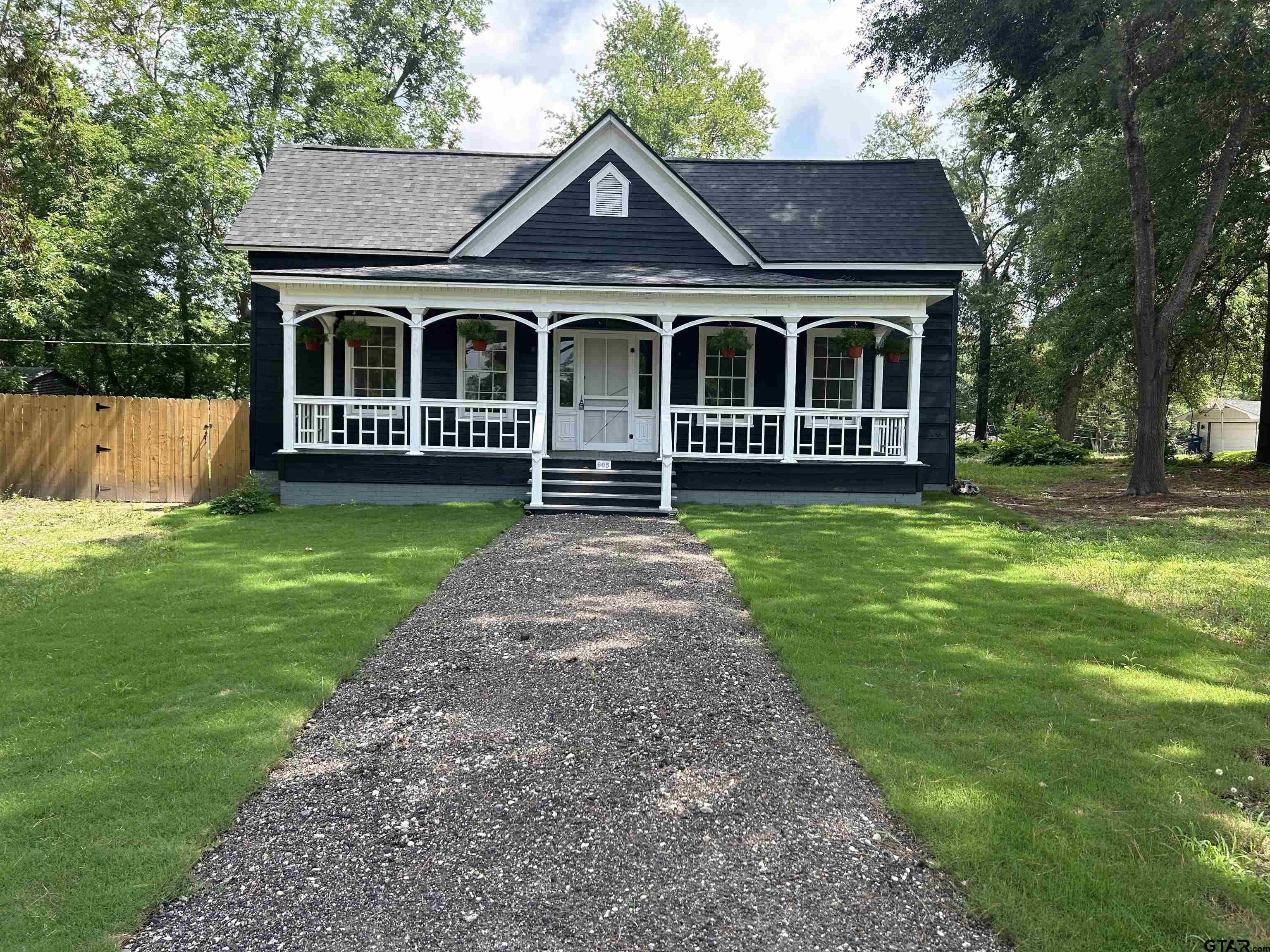 605 East Calvert Street Troup, TX 75789 - Photo 3 of 23