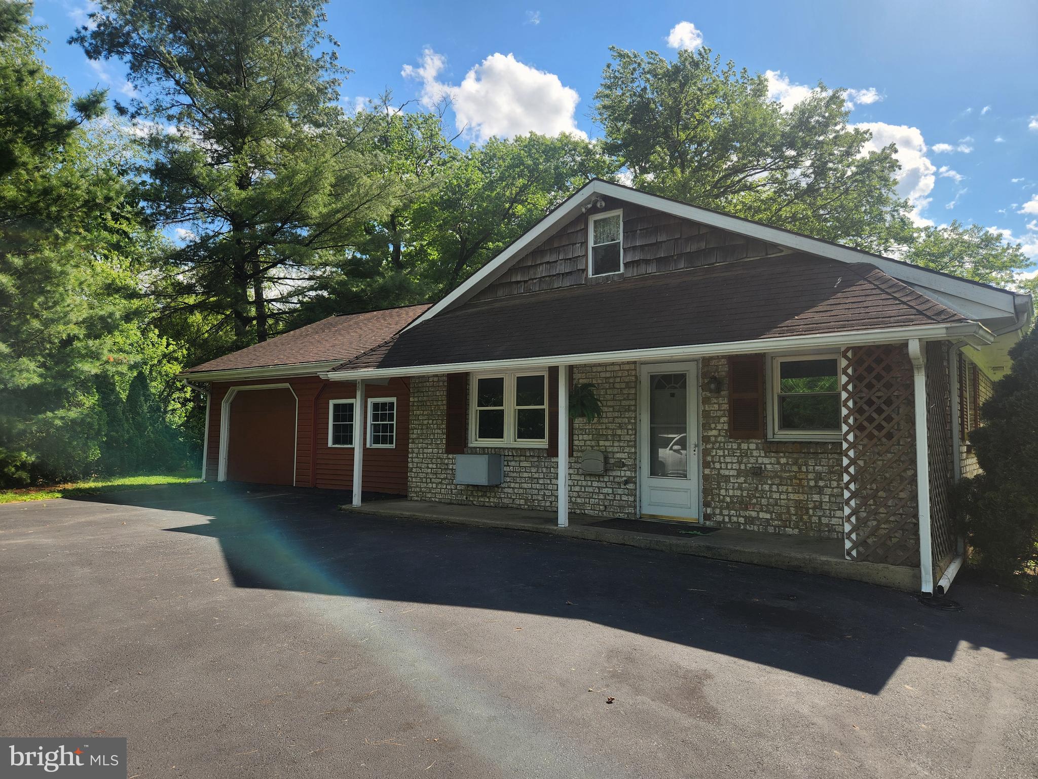723 West Sunhill Road Manheim, PA 17545 - Photo 3 of 41