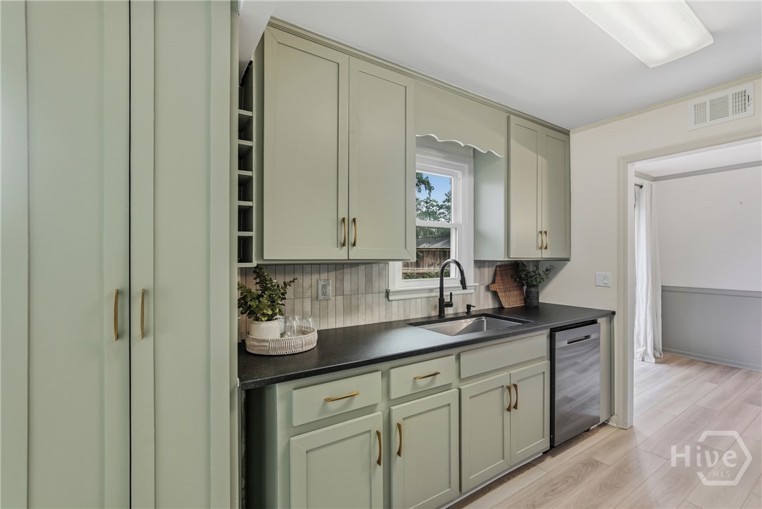 1602 Kings Way Savannah, GA 31406 - Photo 11 of 32