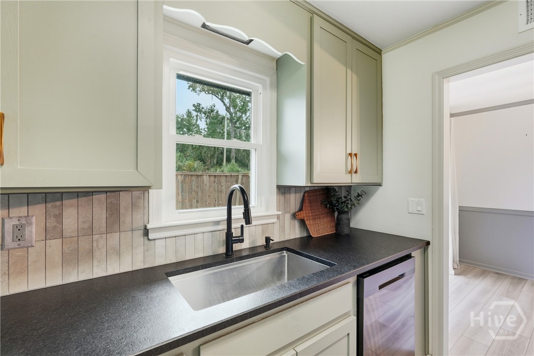 1602 Kings Way Savannah, GA 31406 - Photo 14 of 32