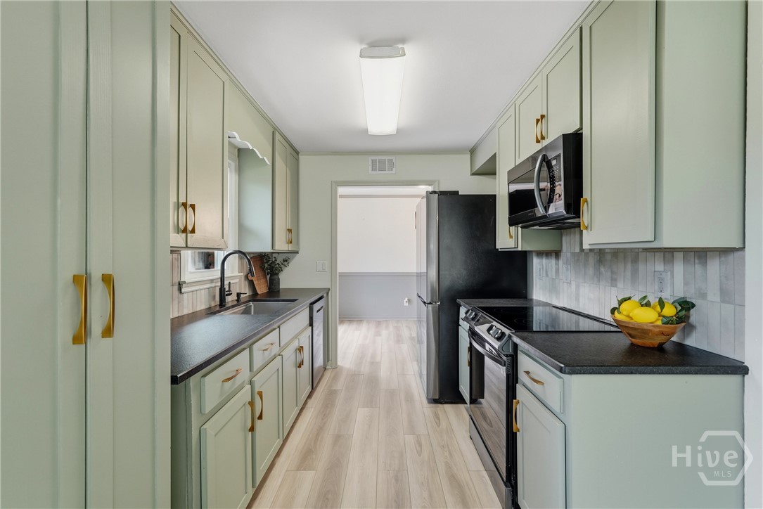 1602 Kings Way Savannah, GA 31406 - Photo 10 of 32