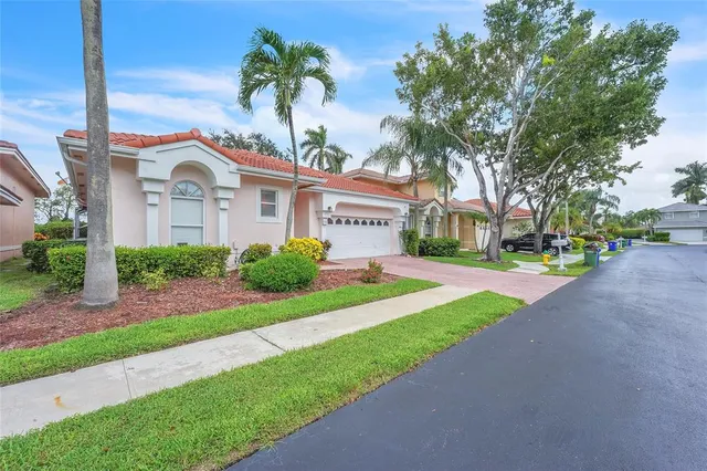 $549,999 | 7701 Highlands Circle, Margate, FL 33063