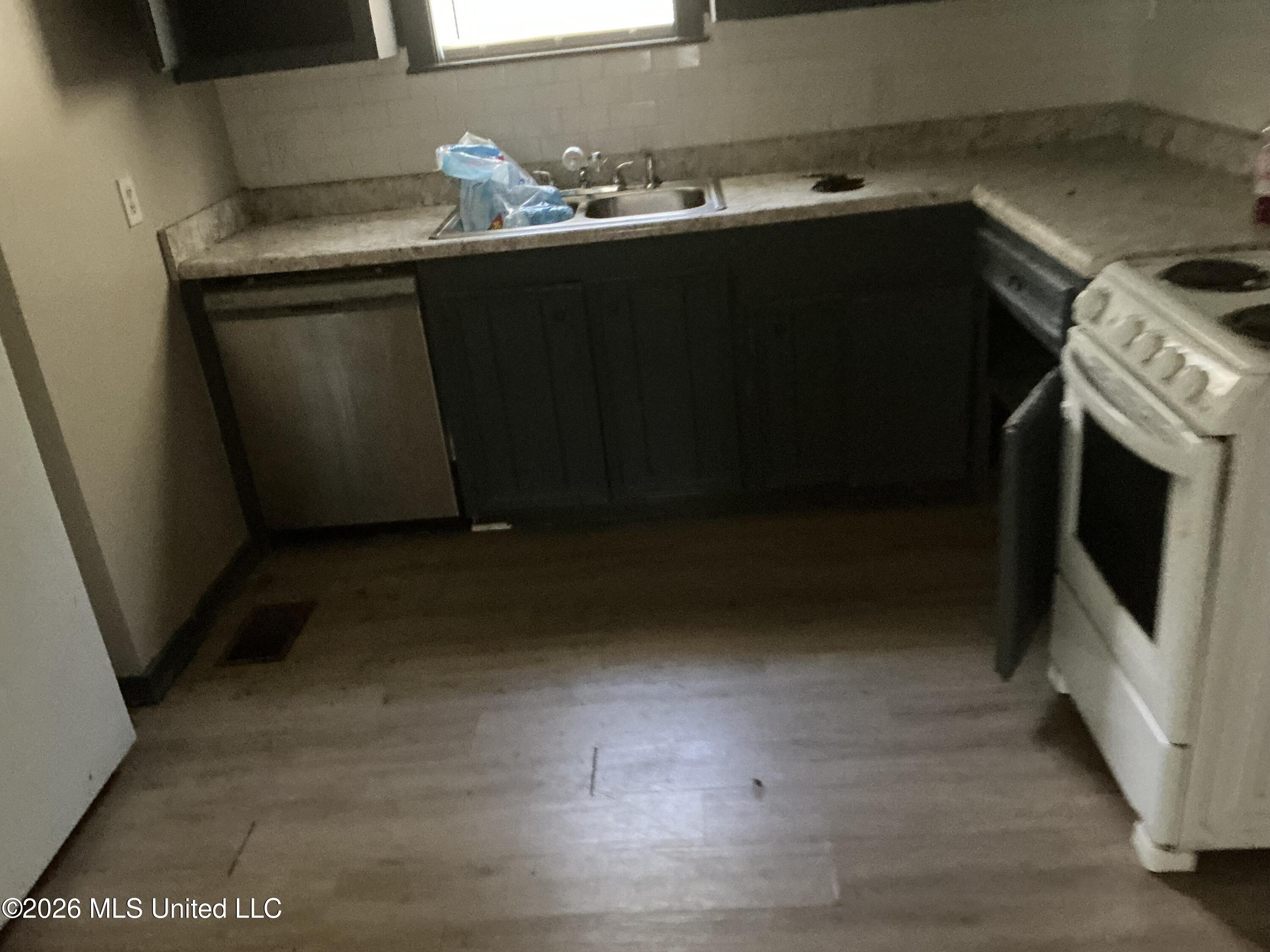 1442 Bass Avenue Jackson, MS 39212 - Photo 5 of 17 IMG_7496