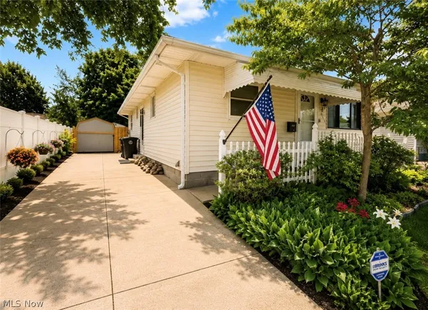 $2,200 | 2065 Hackberry Street, Akron, OH 44301