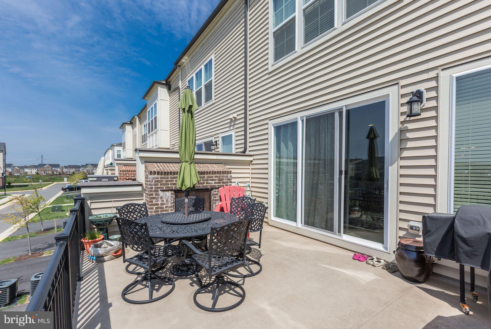 42267 Riggins Ridge Terrace Ashburn, VA 20148 - Photo 18 of 22 Exterior (Rear)