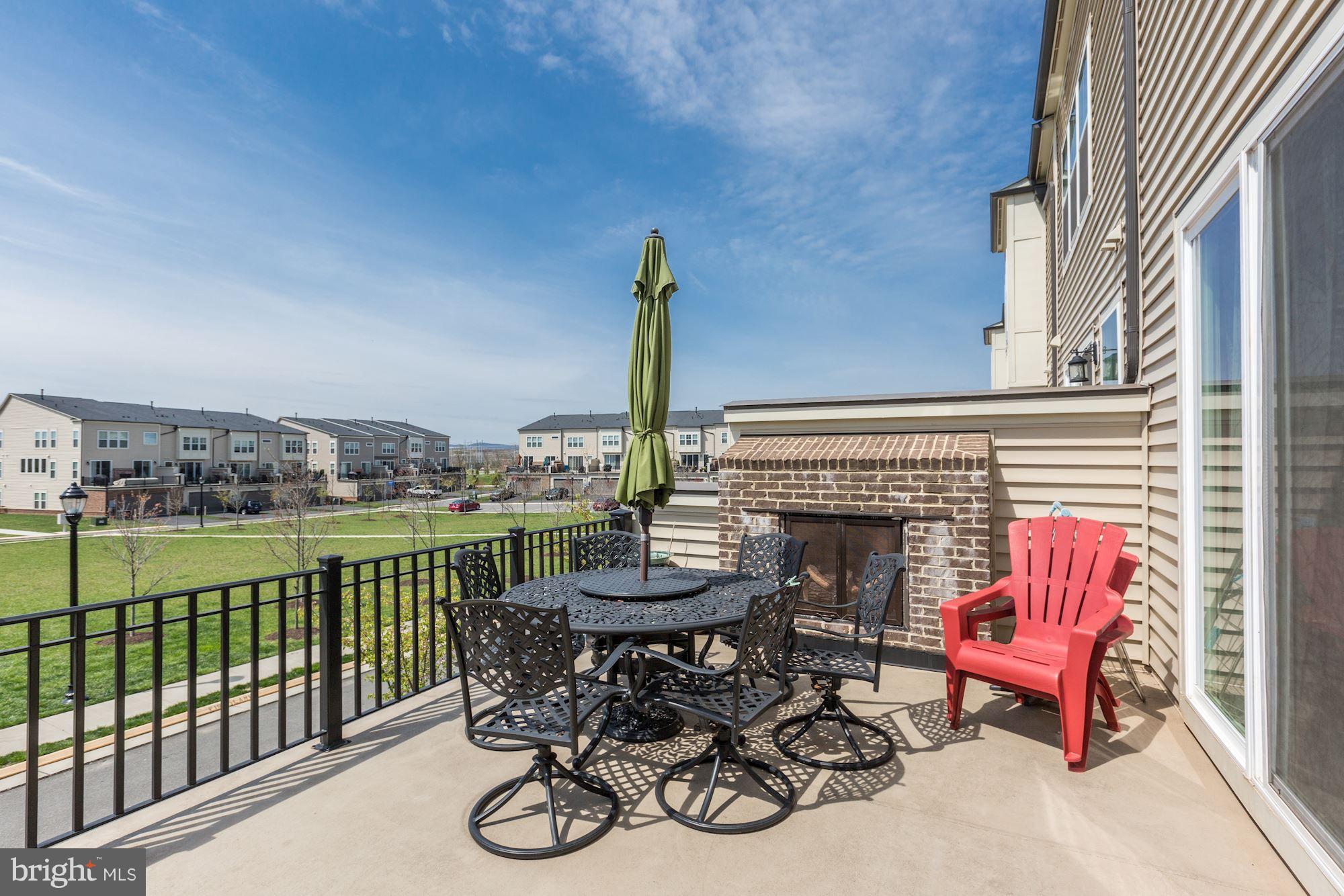 42267 Riggins Ridge Terrace Ashburn, VA 20148 - Photo 19 of 22 Exterior (Rear)