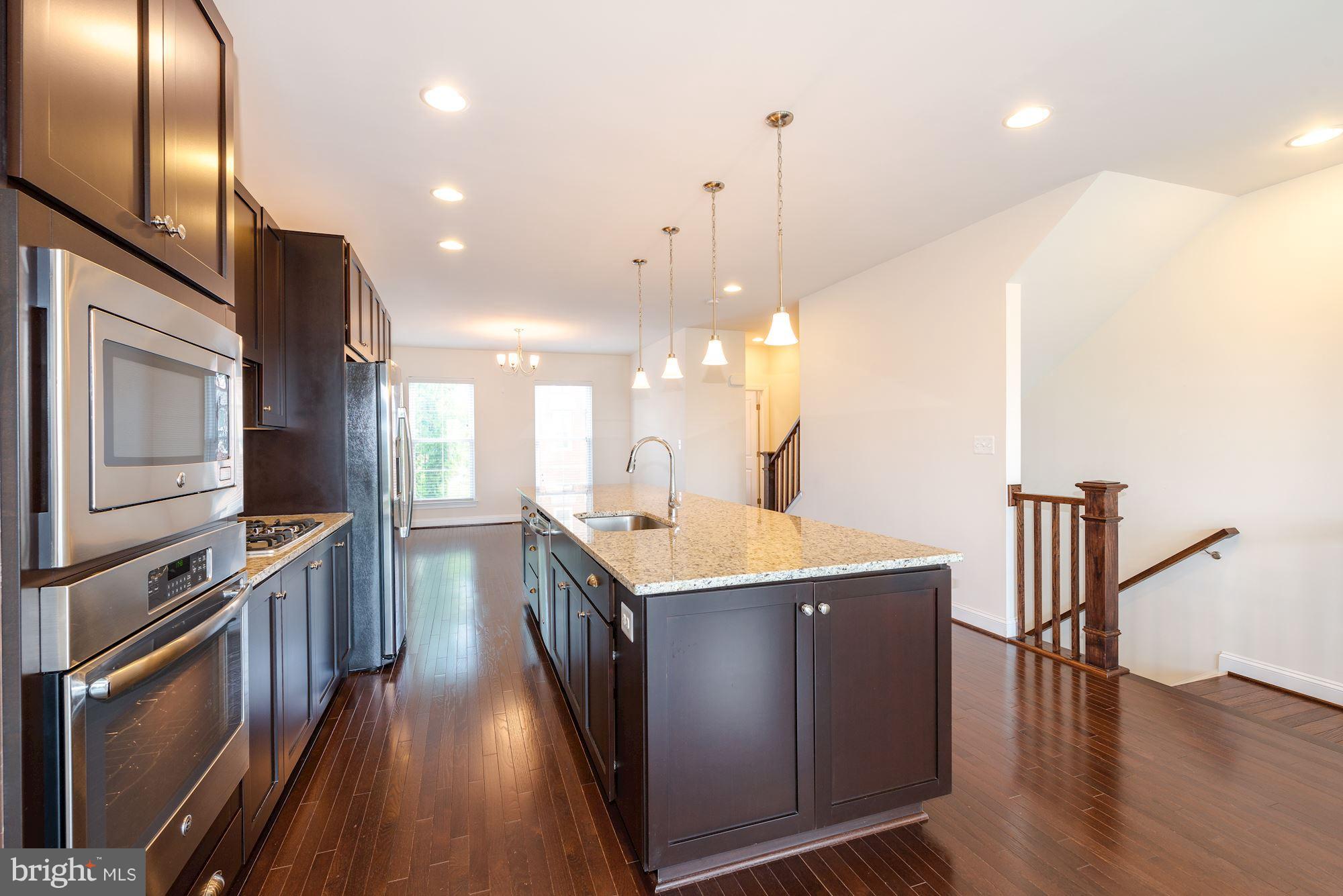 42267 Riggins Ridge Terrace Ashburn, VA 20148 - Photo 8 of 22 Kitchen