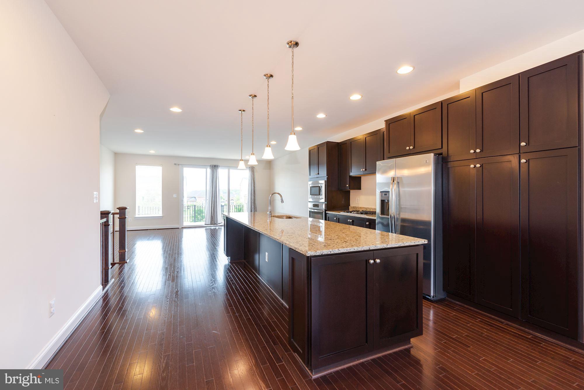 42267 Riggins Ridge Terrace Ashburn, VA 20148 - Photo 10 of 22 Kitchen