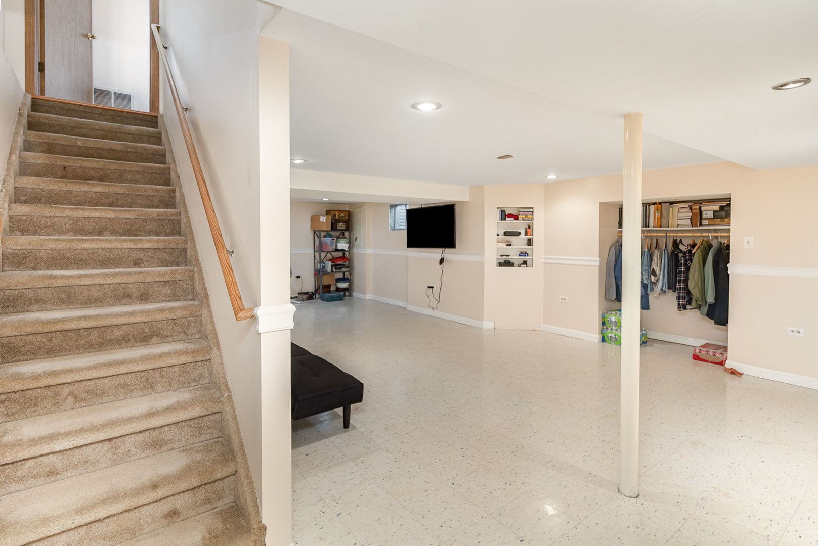 1560 Mallards Cove Beecher, IL 60401 - Photo 21 of 43 a view of entryway and hall