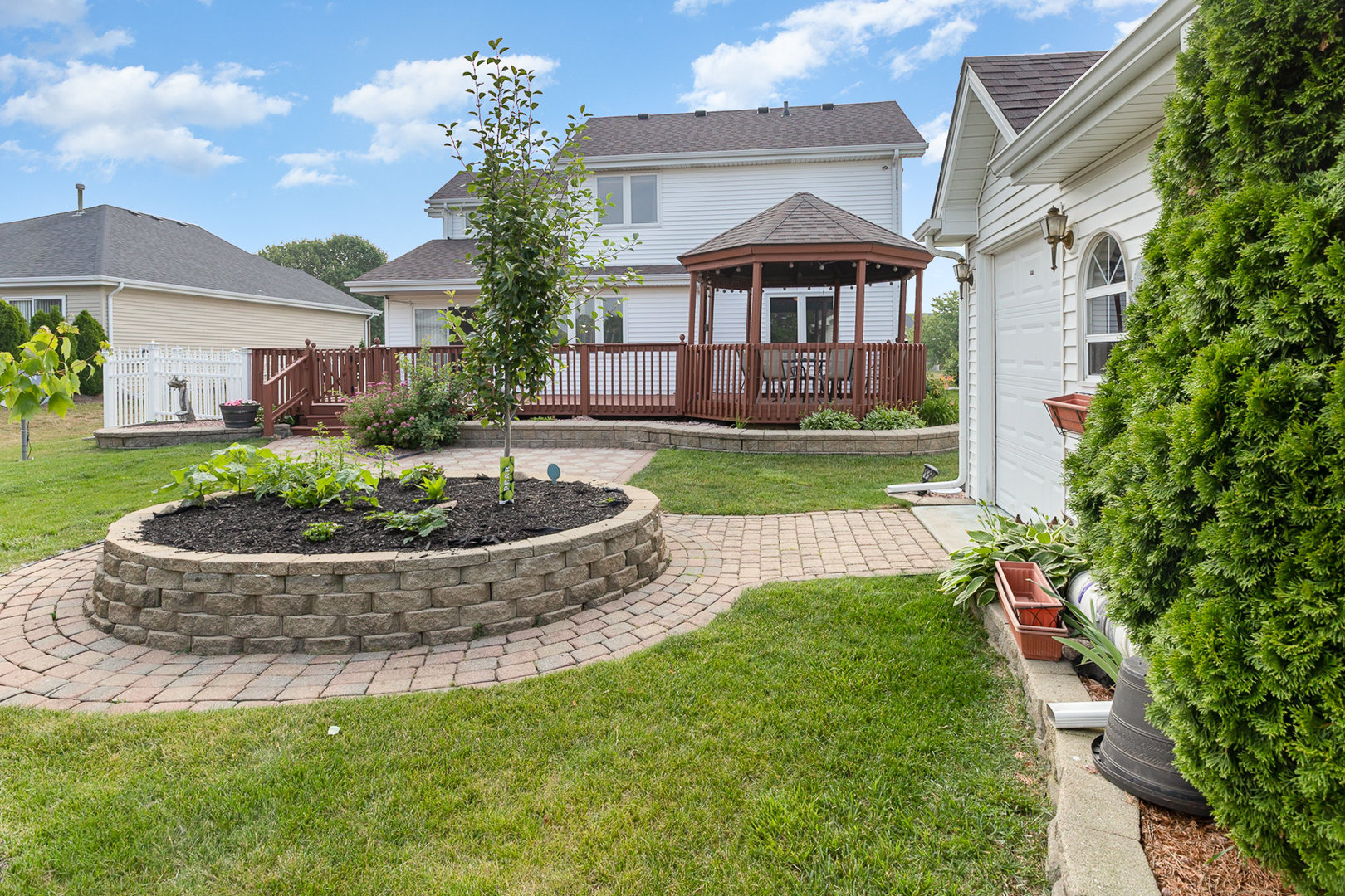 1560 Mallards Cove Beecher, IL 60401 - Photo 34 of 43 a front view of a house with a garden