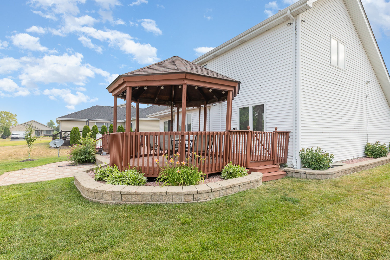 1560 Mallards Cove Beecher, IL 60401 - Photo 39 of 43 a front view of a house with garden