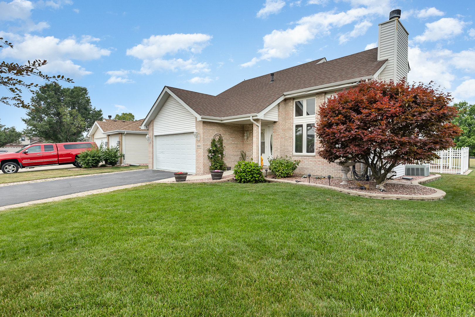 1560 Mallards Cove Beecher, IL 60401 - Photo 4 of 43 a front view of a house with garden