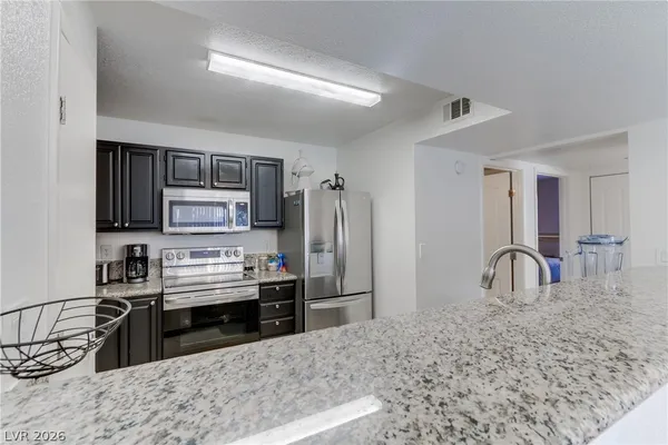 $1,600 | 5055 West Hacienda Avenue, Unit 2124, Las Vegas, NV 89118