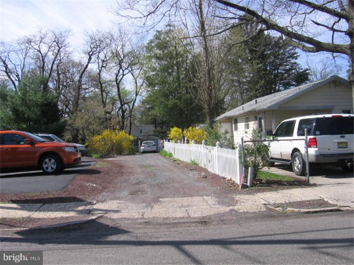 182 Madison Avenue Mount Holly, NJ 08060 - Photo 15 of 19 Driveway