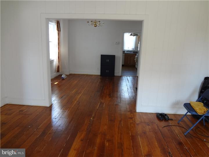 182 Madison Avenue Mount Holly, NJ 08060 - Photo 8 of 19 Living Room
