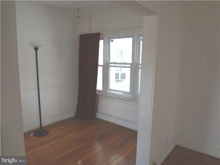 182 Madison Avenue Mount Holly, NJ 08060 - Photo 9 of 19 Sun Room
