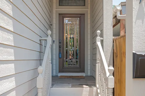 a view of an entrance of the house