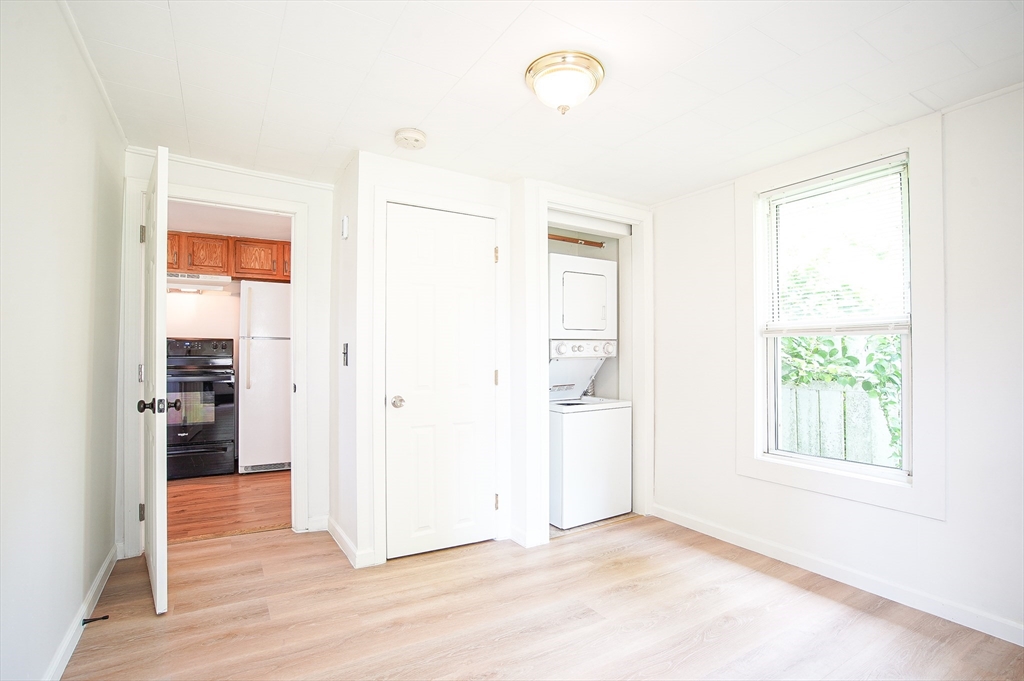 215 Eddy Street Springfield, MA 01104 - Photo 14 of 15