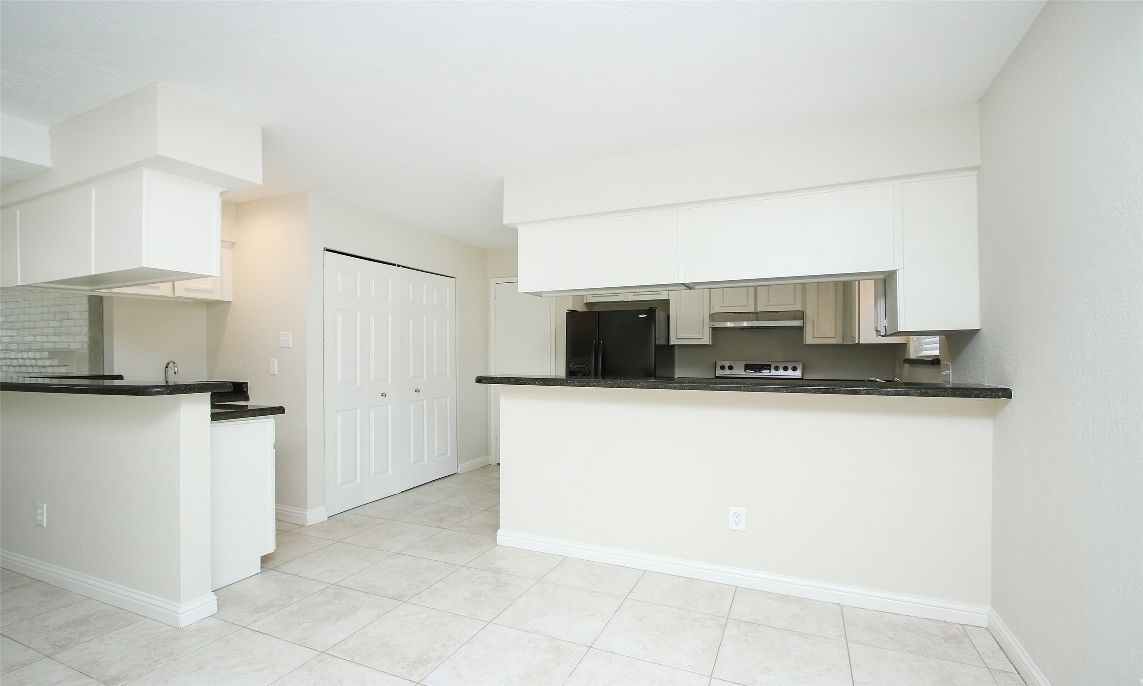 14641 Perthshire Road Houston, TX 77079 - Photo 10 of 37