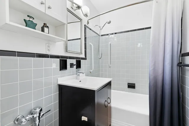 $699,999 | 211 East 18th Street, Unit 2W | Gramercy