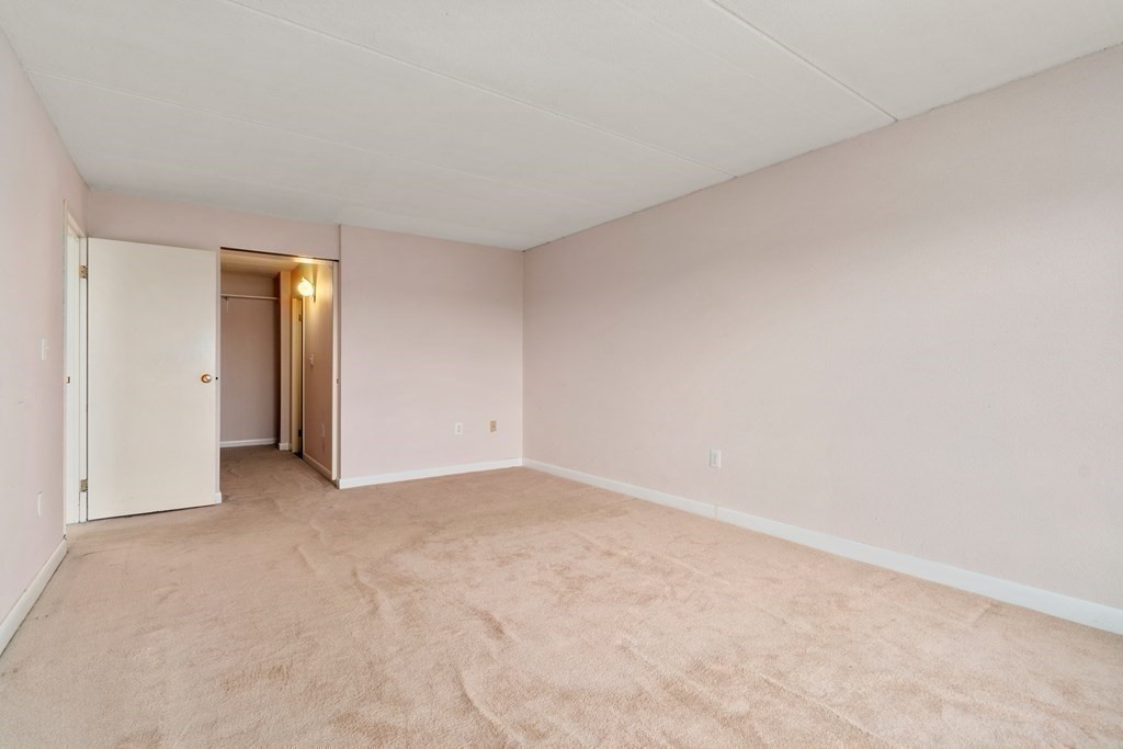 1550 Worcester Road, Unit 402 Framingham, MA 01702 - Photo 17 of 32 an empty room with a natural light