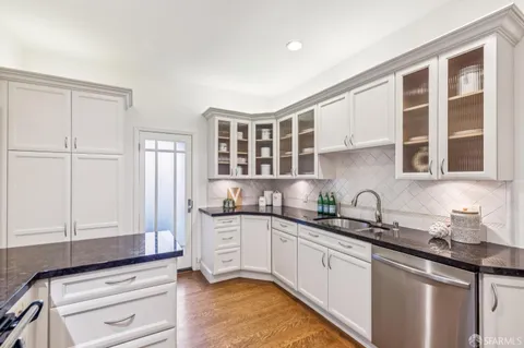 $3,000,000 | 1262 Sacramento Street, San Francisco, CA 94108