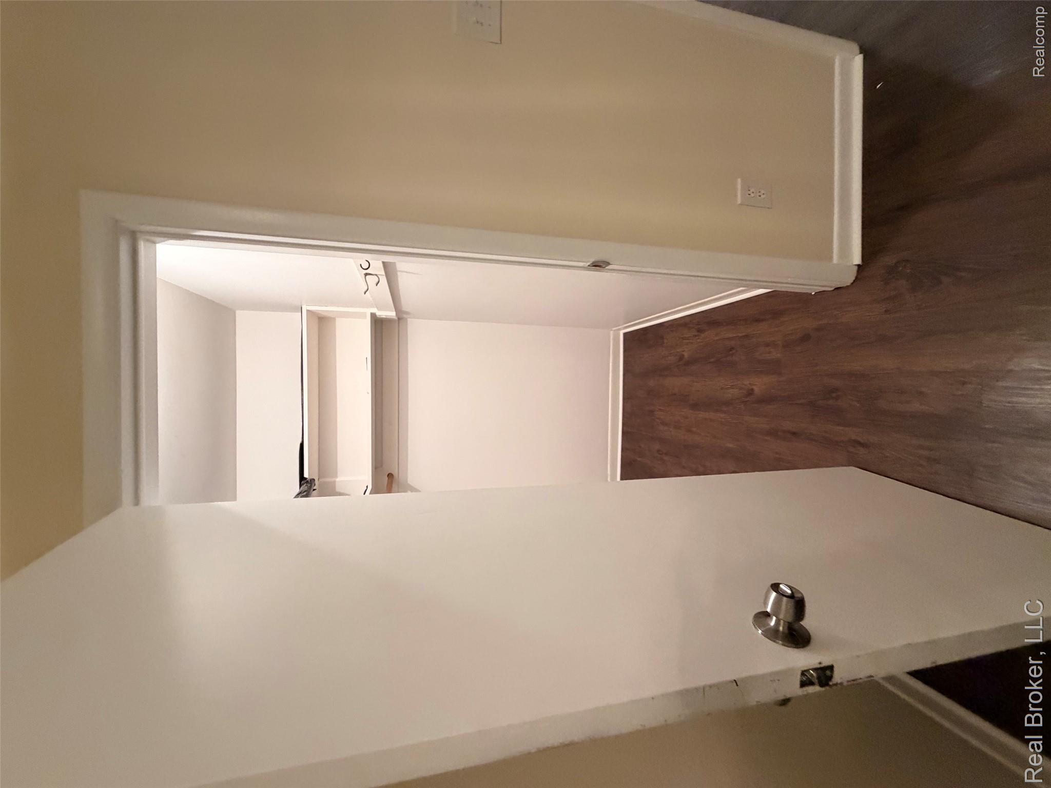 22444 Kelly Road, Unit 11 Eastpointe, MI 48021 - Photo 17 of 18 IMG_8592.jpeg
