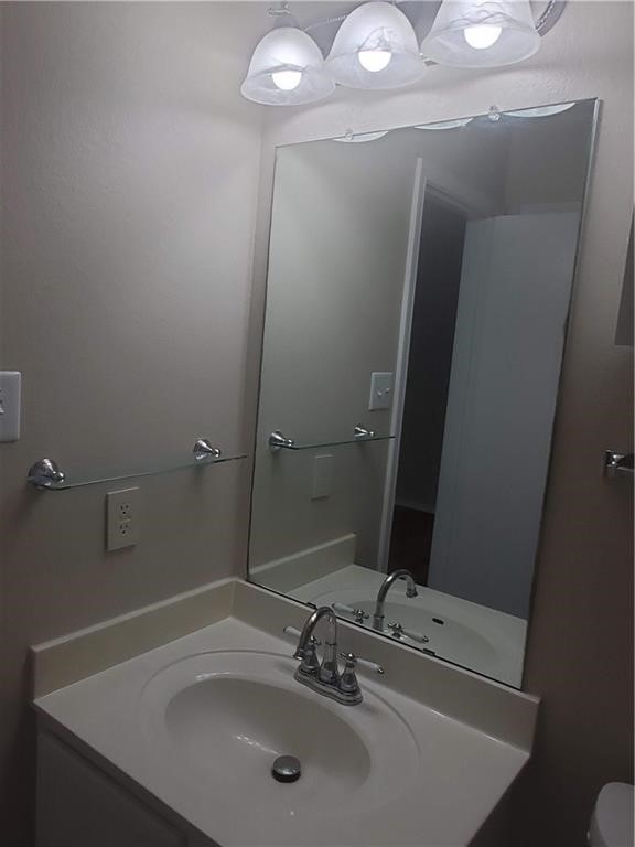 551 New Country Road Kyle, TX 78640 - Photo 17 of 34 a bathroom with a sink and a mirror