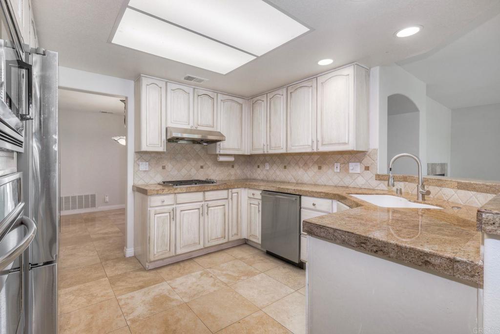 1073 Torrey Pines Road Chula Vista, CA 91915 - Photo 6 of 24