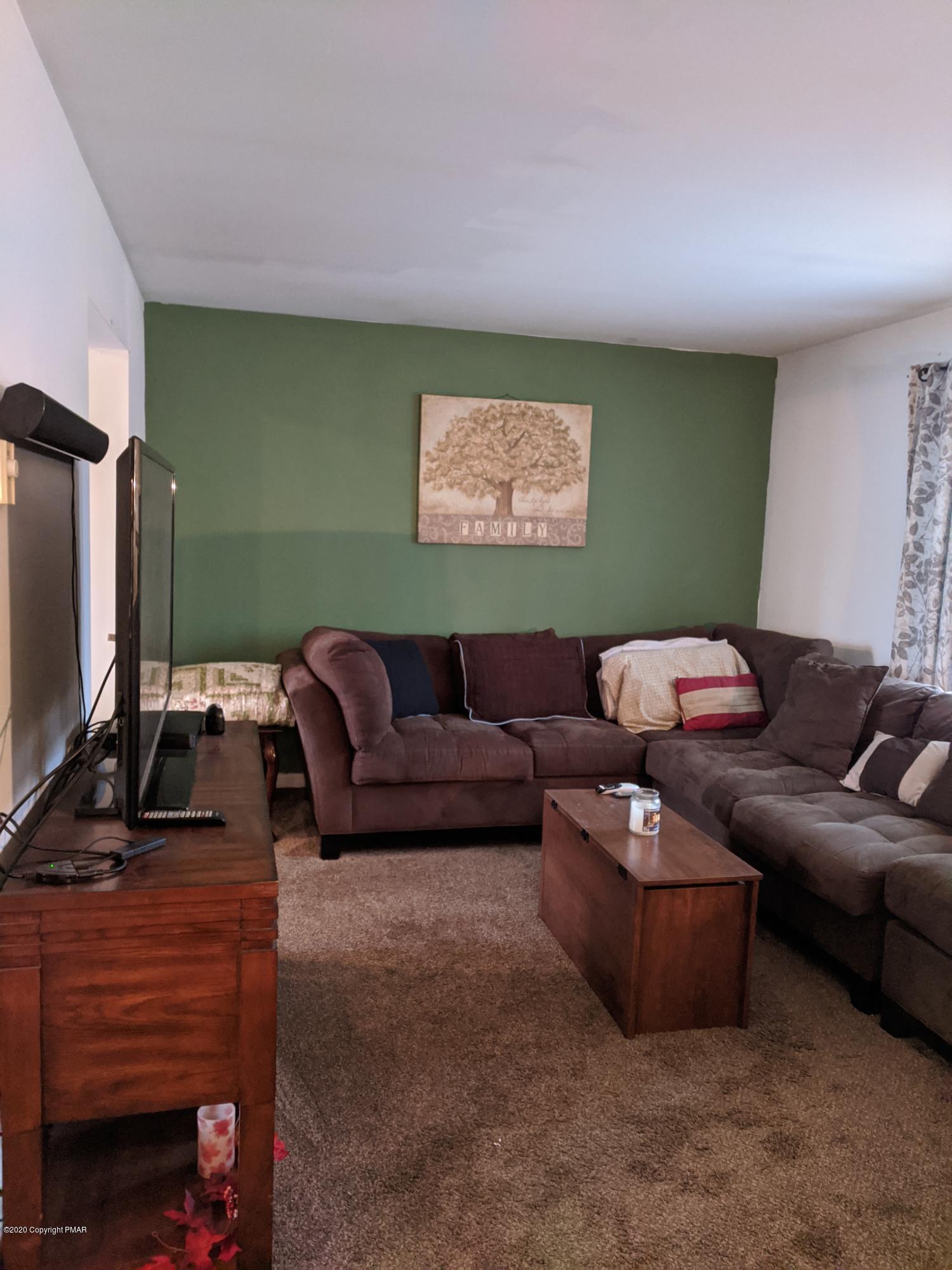1610 Cotswald Road Tobyhanna, PA 18466 - Photo 13 of 32 LIVING ROOM 1