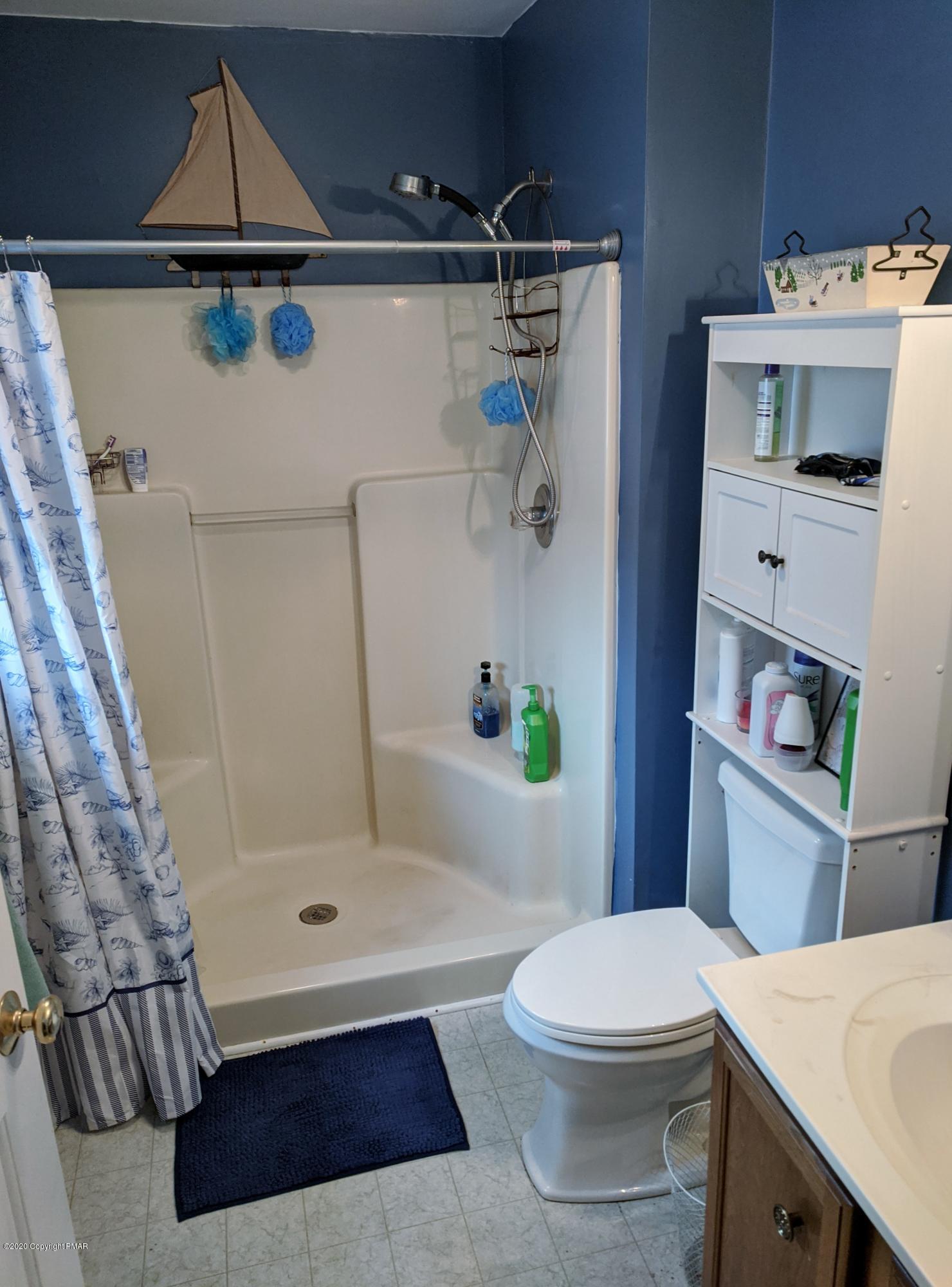 1610 Cotswald Road Tobyhanna, PA 18466 - Photo 20 of 32 MASTER BATH 1