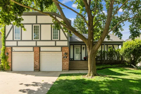 $599,000 | 631 Thompson Boulevard, Buffalo Grove, IL 60089